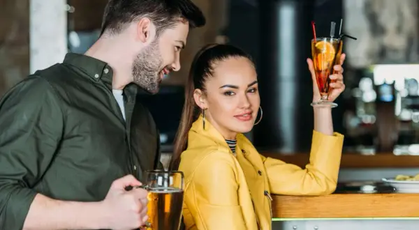 Głupie Teksty na Podryw: Najlepsze i Najgorsze (Z humorem!)