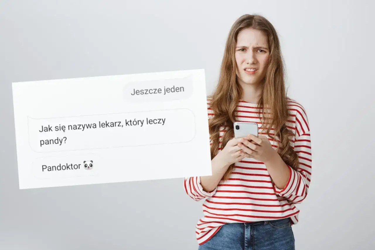 Dziewczyna z telefonem w ręku, z miną mówiącą "google opowiedz kawał", widzi żart: "Jak się nazywa lekarz, który leczy pandy? Pandoktor 🐼".